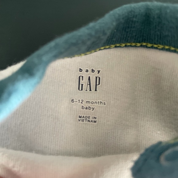Gap onesie - Picture 3 of 3